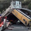 Prevrnuo se autobus na ulasku u tunel Jezive scene, desetine povređenih (video)