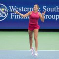 Sabalenka i Švjontek na korak od međusobnog okršaja u Ohaju