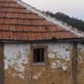 U ovoj trošnoj kući je živeo voditelj: Potpuno je renovirao i onda javno pokazao, sada živi u BG na vodi