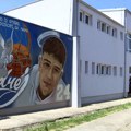 Niška Banja: Otkriven mural posvećen dečaku Andreju Simiću, kog je pre dve godine ubio vršnjak
