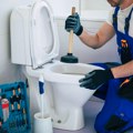 Bezobrazno bogaćenje majstora dostiže rekorde: Za otpušavanje wc-šolje, čoveku "odrao kožu" sa leđa! Pokrenuta lavina komentara…