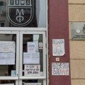 Dekan Medicinskog fakulteteta u Kragujevcu sa privatnim obezbeđenjem menja brave a studentima u blokadi dao rok do ponedeljka…