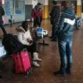 Susret na autobuskoj stanici koji je oduševio Srbiju Srpkinji prišla nepoznata devojka, a ono što je usledilo ostavilo sve bez…