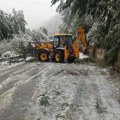 Kiša, sneg i jaki vetrovi širom Srbije – otežan seobraćaj, pojedina sela bez struje