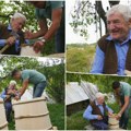 Miroslav iz sela kod projepolja je pravi deka zmaj - ponosno čuva stari zanat: Ima skoro 90 godina, ali svaki dan ide motorom…