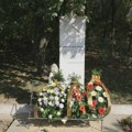 Položeni venci kraj spomenika crvenoarmejcima u Opornici