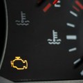 Ova lampica svako malo pali u kolima i svi misle da znaju šta znači "Check Engine", ali većina greši