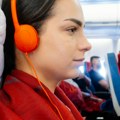 Nova pravila u avionima čuvene kompanije: Ko ne koristi slušalice, može biti udaljen sa leta