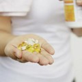 Mnogi svakog jutra piju ove vitamine misleći da jačaju imunitet: Naučnici sa Harvarda otkrivaju istinu koja se mnogima neće…
