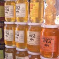 Počeo 52. sajam pčelarstva na Tašmajdanu: Posetioci mogu da probaju med, propolis, pergu i matični mleč
