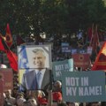 Policija u Prištini suzavcem protiv demonstranata, ima povređenih tokom skupa kod Skupštine Kosova