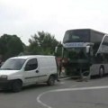 Prve slike sudara u Šapcu: U autobusu bilo 79 đaka, nastavnik ispričao kako se dogodila saobraćajka! Ima uhapšenih (foto)