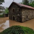 Nemilosrdne poplave ne prestaju da nanose štetu: Potopljeno crkveno dvorište u selu kod Aleksandrovca