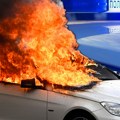 Posvađao se sa vozačem, bakljom ga zapalio kao i njegov automobil: Detalji obračuna na ulici u Beogradu