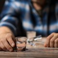 Broj umrlih od trovanja metil alkoholom porastao na 47