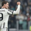 Srpski fudbaler Dušan Vlahović strelac za Juventus u remiju protiv Kaljarija