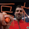 Novak na epski način srušio Frica, pa poslao poruku na kineskom jeziku! Tribine su eksplodirale zbog simbola dubokog…