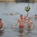 Časni krst za poginulu sestru: Branko Ugrinić prvi doplivao do krsta kod Kikinde, pa podvig posvetio sestri (Foto)