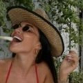 Jede mladi luk i zaliva biljke Teodora Džehverović obukla bikini i nikad kraći minić pa otišla u polje: Vrele fotke iz…