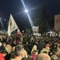 Prva grupa studenata pešaka stigla u Loznicu: Doček uz bakljadu i vatromet