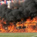 Gorelo je u Hrvatskoj! Dok je Rijeka slavila, Torcida zapalila stadion Šibenika, bakljom pogodili svog golmana