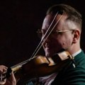Sa njom može u svet: Violinista narodne motive stavljao u savremenu scensku produkciju