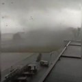 Tornado protutnjao kroz aerodrom, vetar nosi sve pred sobom: Jaka oluja napravila haos, stižu neverovatni snimci iz Francuske…