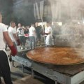 Leskovčani ispekli pljeskavicu od 90 kilograma, „puca“ se na stotku za narednu godinu