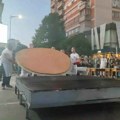 Leskovčani ispekli pljeskavicu od 90 kilograma, „puca“ se na stotku za narednu godinu