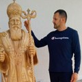 U znak poštovanja prema liku i delu omiljenog patrijarha Pavla - isklesao skulpturu od dva metra FOTO