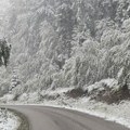 Sneg zavejao delove Hrvatske i BiH, stiže i u Srbiju