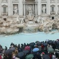 Da biste bacili novčić u rimsku fontanu Di Trevi moraćete da platite 2 evra