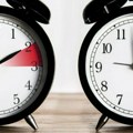 Od nedelje letnje računanje vremena: Ujutru nam izlazi sunce prerano, a uveče se rano smrkava – da li je Srbija u pogrešnoj…