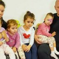 "Korak bliže snu"! Preemotivna fotka sestrica Gaćeša dok primaju terapiju: Inda i Irina se drže za ruke