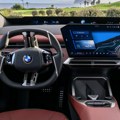BMW veruje da mlađi od 45 ne žele tastere - drugi proizvođači vraćaju ih na velika vrata