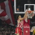 VIDEO Navijači Zvezde vređali Dragana J. Vučićevića: Urednik Informera na udaru dvorane, podsmevaju mu se svi