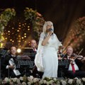 Naša pevačica izašla na binu i saopštila tužne vesti: Žene u publici plakale zbog priče o bolesti