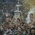 Nema slave bez žrtve: Trijumfalni krug jednog fanatika Fluminensea na kolenima oko Marakane (VIDEO)