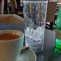 Ljudi se masovno žale na prljave čaše u kafićima: Javio se konobar s 10 godina iskustva i otkrio da li ih zapravo peru…