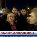 Pogledajte raspravu poslanice SNS Biljane Pantić Pilje i novinarke N1 na protestu u Novom Sadu VIDEO