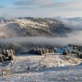 Na srpskoj planini vreme kao iz bajke! Palo metar snega: Ipak dok skijaši uživaju, vozači muku muče na putevima! Pogledajte…