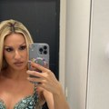 "Valjali smo se u blatu usred šatora": Naša pevačica (39) otkrila šta joj se desilo na tezgi: Kad je stigla doživela je…