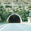 Zapalio se auto u tunelu u BiH: Horor na auto-putu, hitne službe jure na lice mesta!