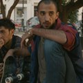Dvojica stranaca, opasan plan i grad pun senki: Pogledajte trejler za film „u nepoznatoj zemlji”