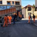 Radovi na asfaltiranju ulica Ljube Tadića i dr Zorana Đinđića u završnoj fazi, poznato gde se seli mehanizacija Preduzeća za…