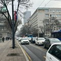 Normalizovan saobraćaj u Kralja Milana: Sve teče bez problema posle uklanjanja prevrnutog automobila (foto)