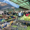 Trešnje na prokupačkoj pijaci 1. 000 dinara