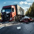 Kamion sleteo s auto-puta, zatvorena zaustavna traka u smeru ka Beogradu