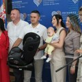 Podeljena auto-sedišta za bebe rođene aprila, maja i juna