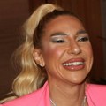Jovana Jeremić iskoristila priliku da pokaže nove grudi: Sa Tigrom stigla kod Karleuše, sve oči uprte u nju